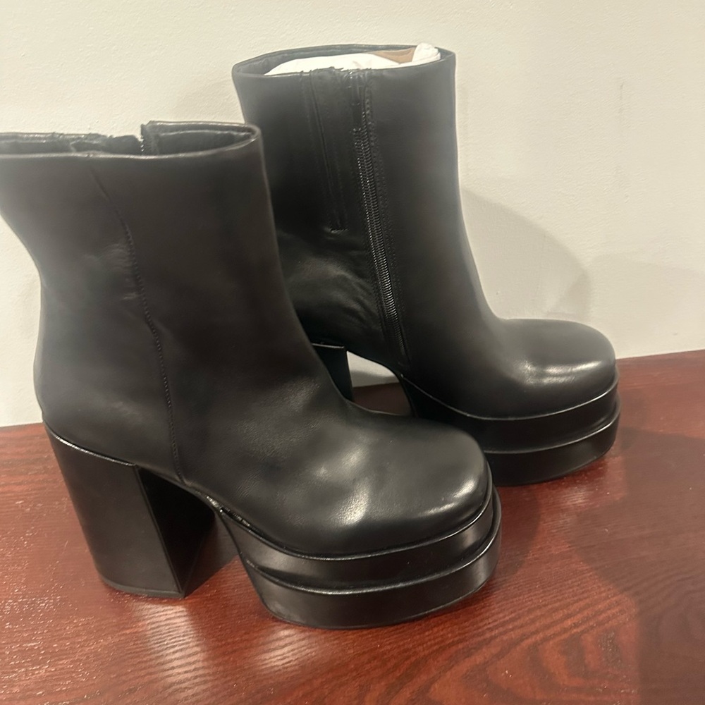 Steve Madden Black Chunky Heel Boots